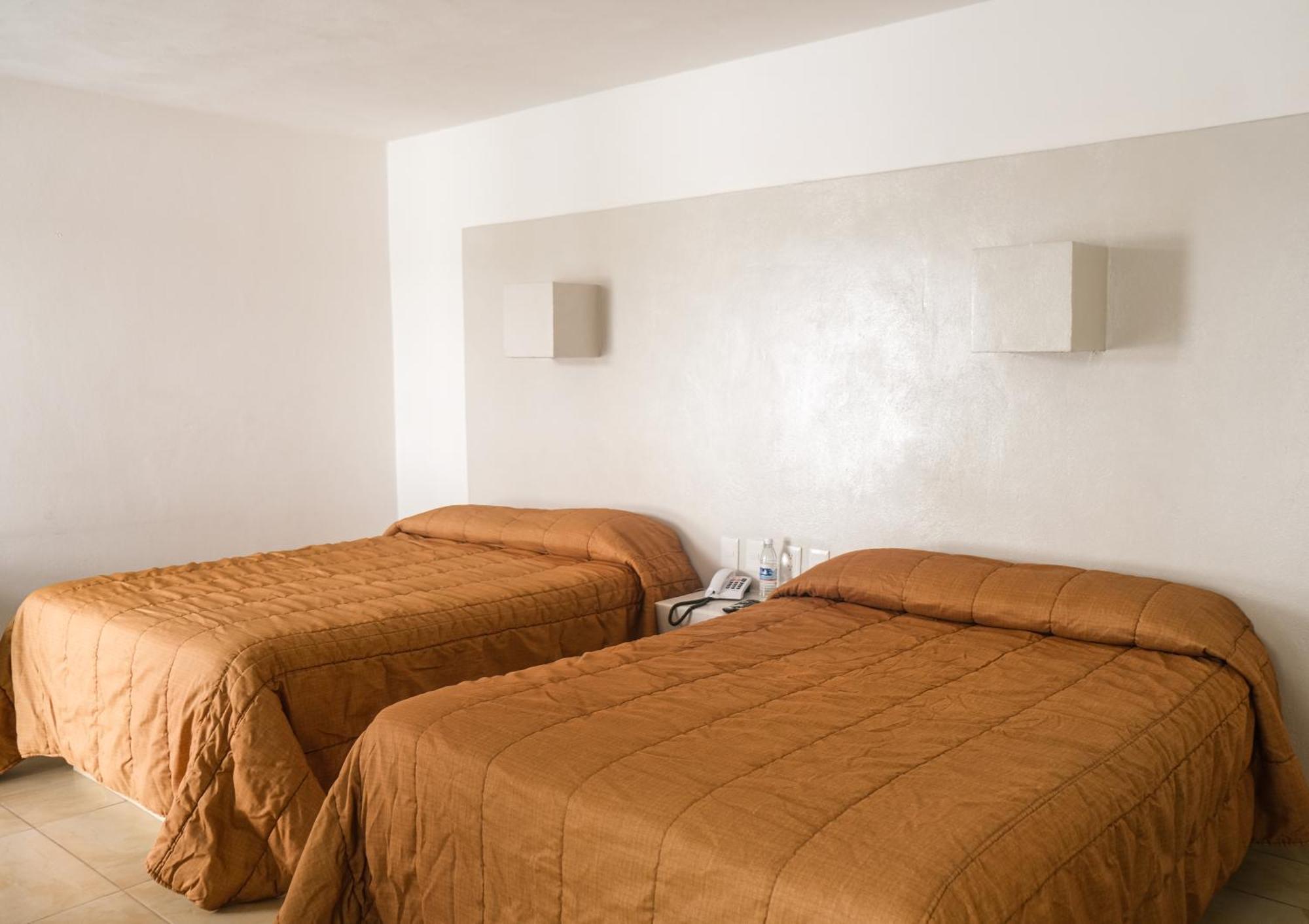 Hotel St. George Celaya  Exterior photo